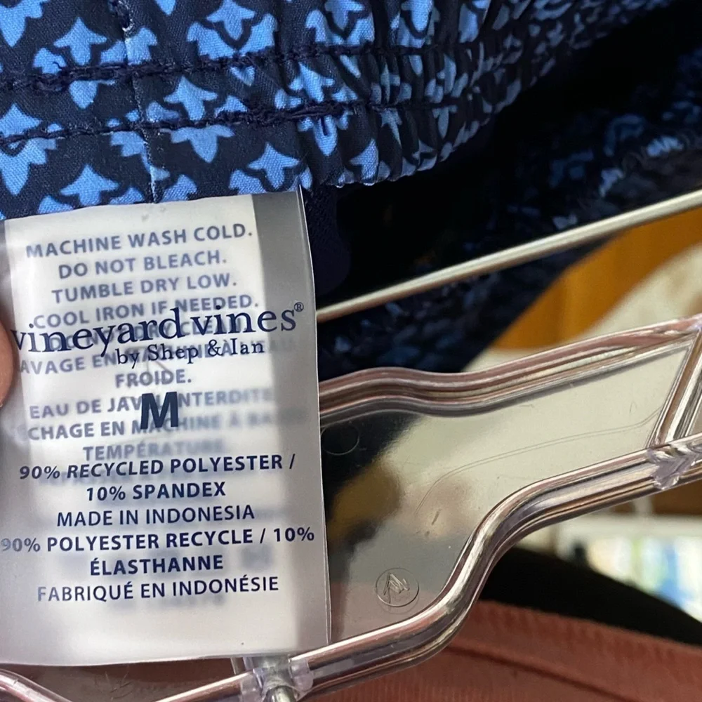NWOT Vineyard Vines Men's Blue Patterned Swim Shorts M